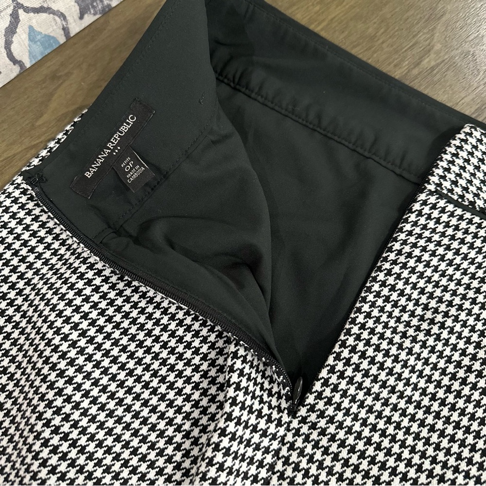 Banana Republic Factory Black and White Houndstooth Pencil Skirt - Picture 10 of 10